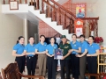 BCHCĐ Trường MN Hoa Mai phối hợp với BGH nhà trường đã tổ chức đến thăm hỏi 05 gia đình thương binh, bệnh binh